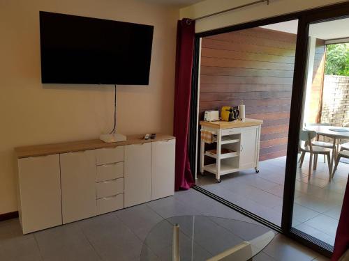 studio meublé Montjoly avec accès piscine (studio meuble Montjoly avec acces piscine) in Remire-Montjoly