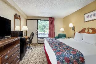 Days Inn by Wyndham Hoover Birmingham in Hoover, USA