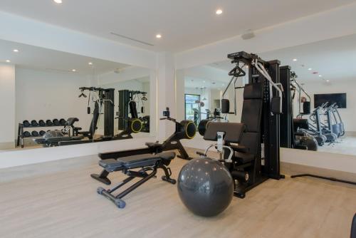 LUXURIOUS 4-bdr PENTHOUSE - JACUZZI - Beach club Incl