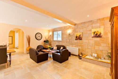 Előcsarnok, Clos De La Gourmandiere in Saint-Lothain