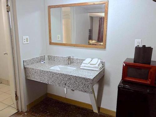Guest Inn – Yukon, OK