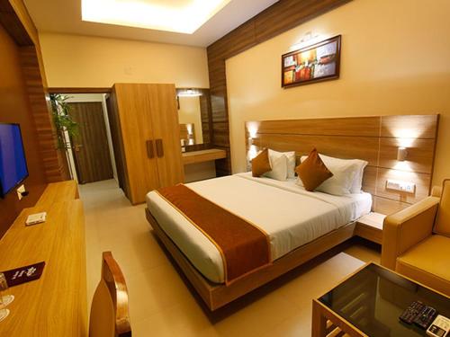 Imperial Heights Stop at Imperial Heights to discover the wonders of Deoghar. The property offers a wide range of amenities and perks to ensure you have a great time. Service-minded staff will welcome and guide you at