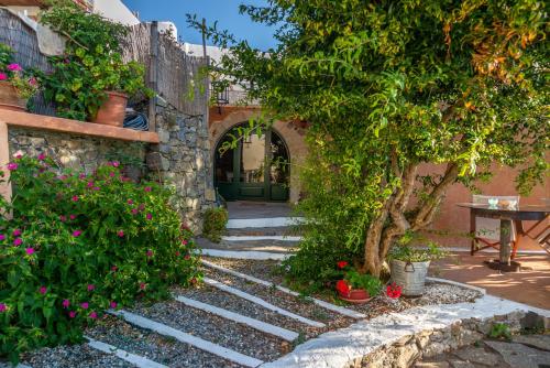  The Old Pomegranate House in Mirsíni