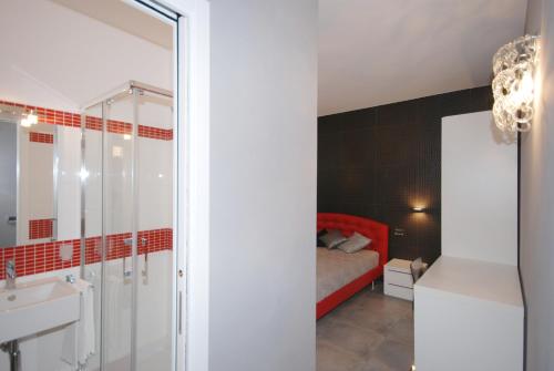 Double Room image 7