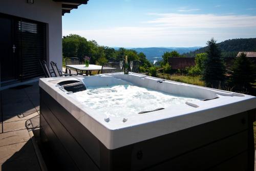 Hot tub, Wellness bungalov - vodni nadrz Slapy - 40km od Prahy in Zupanovice