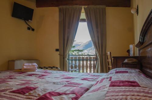 Double Room with Mountain View