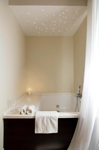 Roman Holidays Boutique - image 10