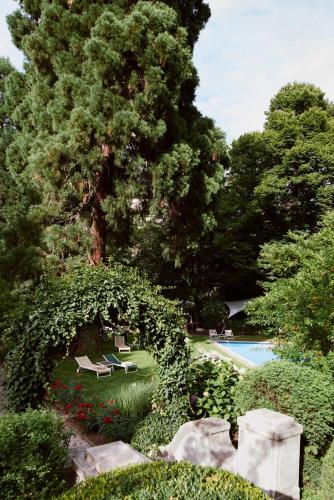 Jardín, Hotel Greif, a Member of Design Hotels in Bolzano