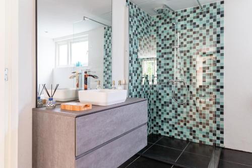 Fürdőszoba, Gastenverblijf KortVertoef in Moleneind