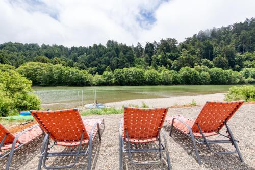 . RR Yacht Club-Private beach, Hot tub, Outdoor fun