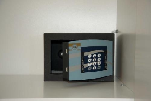 B&B White - image 14