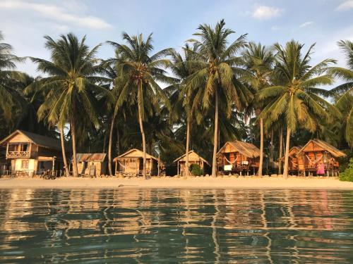 Castaway Beach Bungalows 4