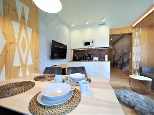 One-Bedroom Apartment image 9