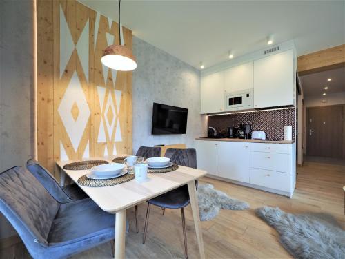 One-Bedroom Apartment image 7