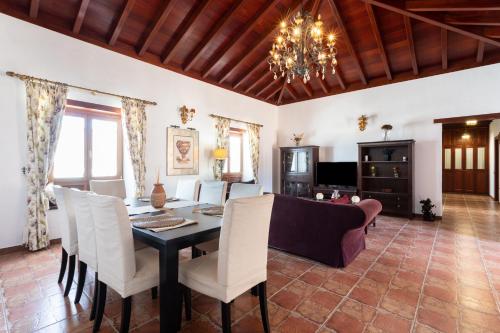  Home2Book Finca Dos Ruedas in La Ampuyenta