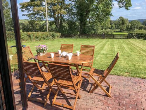 Wilstone Cottage - image 2