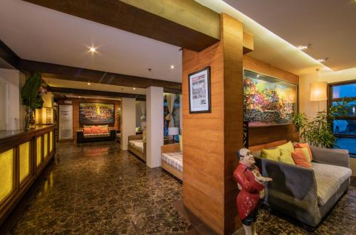 Előcsarnok, Rosvenil Hotel. near Daniel Z. Romualdez repülőtér