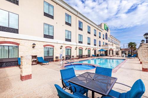 Holiday Inn Express Hotel & Suites Floresville by IHG in Floresville, USA