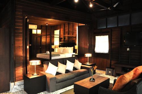 Baansuanramita Resort near Wat Phlup