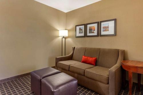 Comfort Suites Delavan - Lake Geneva Area