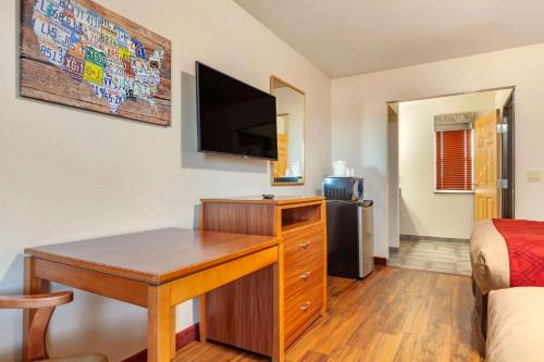 Harmony Inn & Suites - image 12
