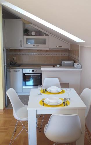 Apartmani Grand LUX - image 7