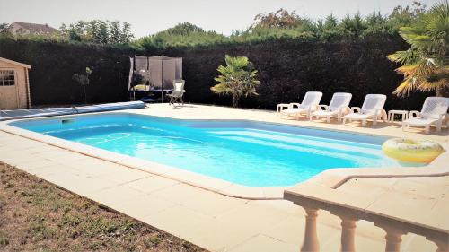 Gîte 3 étoiles 300m plage piscine privée grand jardin