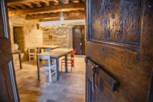 Restorāns, Agriturismo Marcofrate, a Retreat in the Nature in Valtopina
