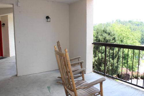 Gatlinburg Chateau 3B - image 14