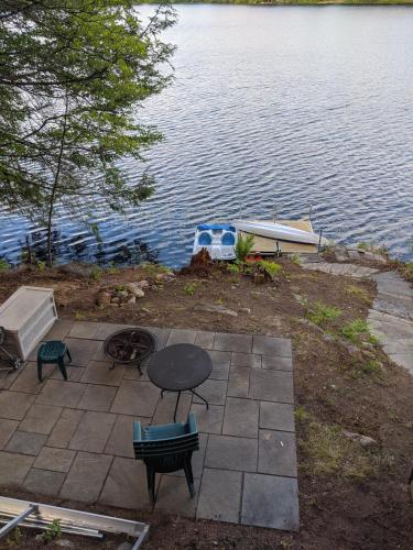 Panoramic Water Views , cozy house in Henniker ,NH