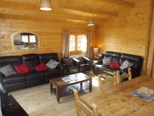 AVONVALE HOLIDAY LODGES, your home from home on the edge of THE COTSWOLDS