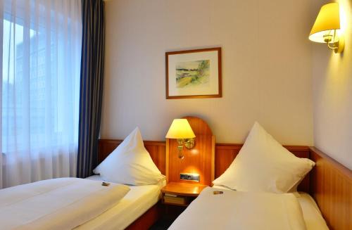 2 twin beds
