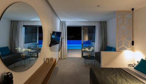 Zoes Hotel & Suites - image 10