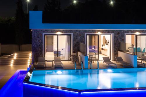 Zoes Hotel & Suites - main image