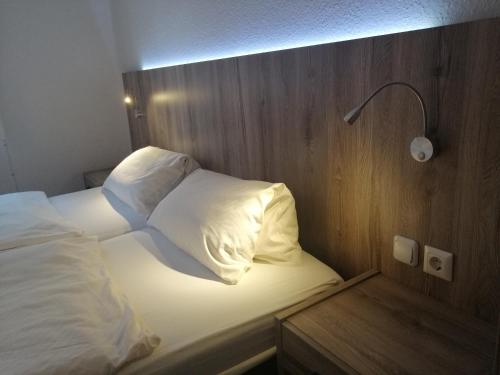 Double or Twin Room with Private Bathroom image 8