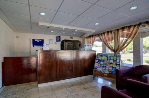 Lobby, FairBridge Inn Express Barrington in Barrington (IL)