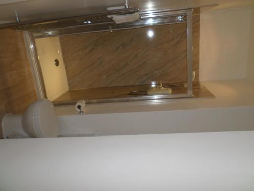 Single Room image 3