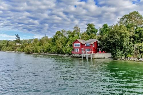 Heron House on the Cove - Coupeville