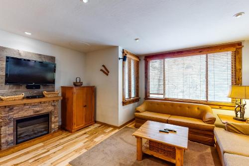 . Cozy Condo in Ski Trails
