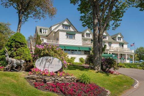 Spruce Point Inn Resort and Spa