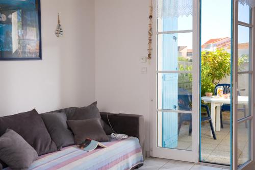 2 bedrooms, 5 beds