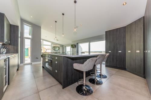 River views,Kinsale, Hosted by Exquisite holiday homes, Sleeps 26 in Cork Airport