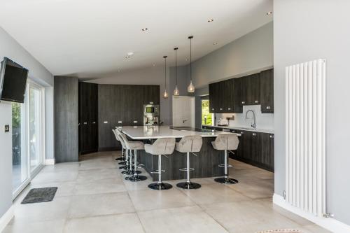 River views,Kinsale, Hosted by Exquisite holiday homes, Sleeps 26 in Cork Airport