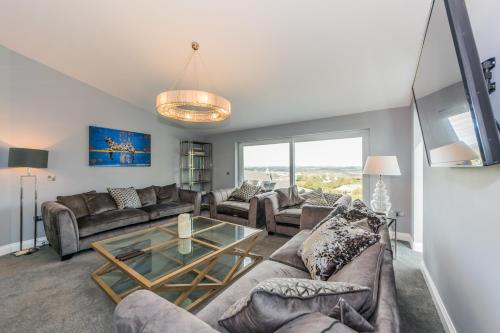 River views,Kinsale, Hosted by Exquisite holiday homes, Sleeps 26 in Cork Airport