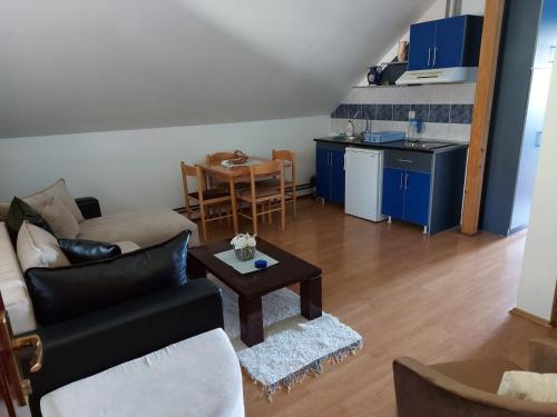 Apartments Madera in Kamalj