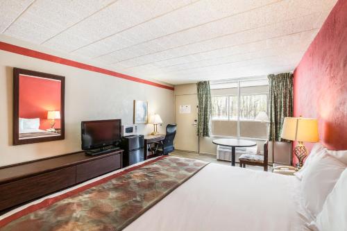 Red Carpet Inn and Suites Hazleton PA in แฮเซิลตัน (พีเอ)