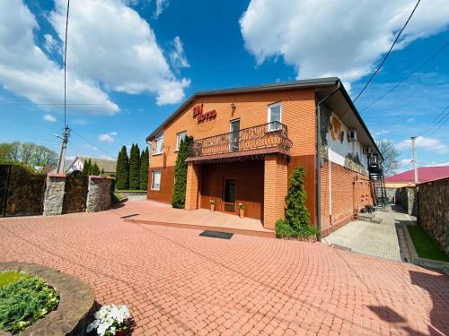 B&B Sloboda Zasluch’ - SN Hotel - Bed and Breakfast Sloboda Zasluch’