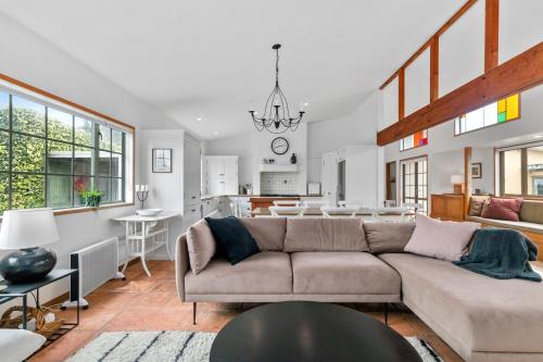 Gillman Vineyard - Matakana Holiday Home
