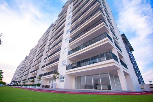 Real View Towers E408 by Casago