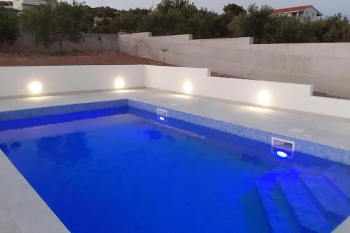 Apartments with a swimming pool Sevid Trogir - 15664 Sevid 